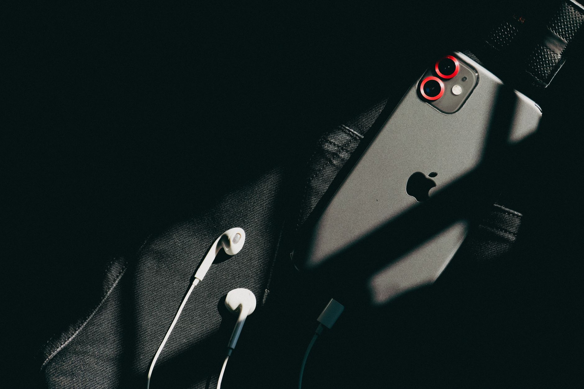 Should you write iPhone or iPhones? Apple product naming style guide