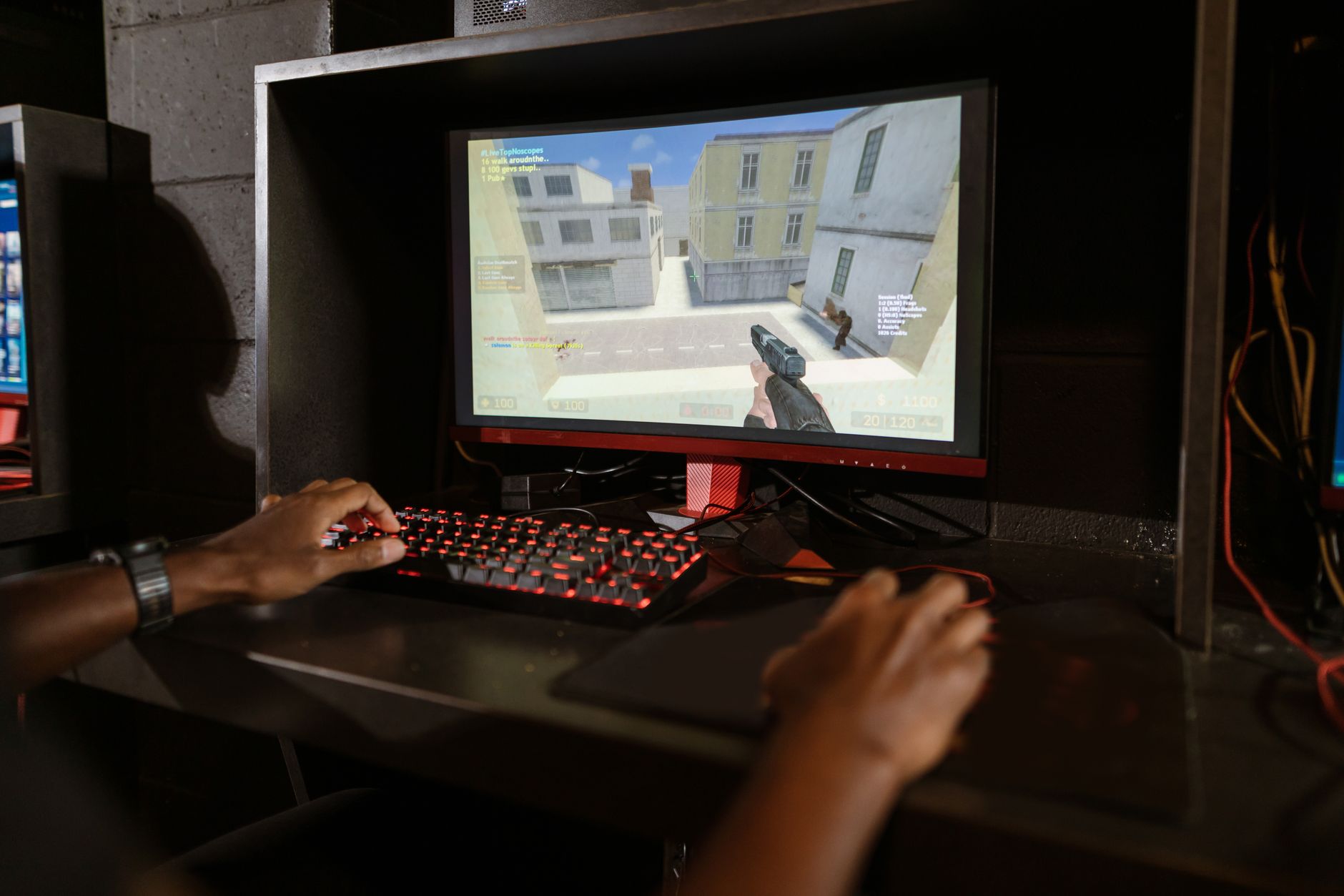 PC game update screen beside a mod manager list